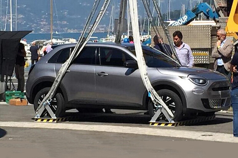 Fiat 600 elettrica, debutto da star nel Golfo dei Poeti - RIPRODUZIONE RISERVATA