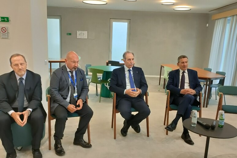 - RIPRODUZIONE RISERVATA