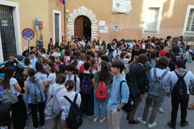 -     RIPRODUZIONE RISERVATA