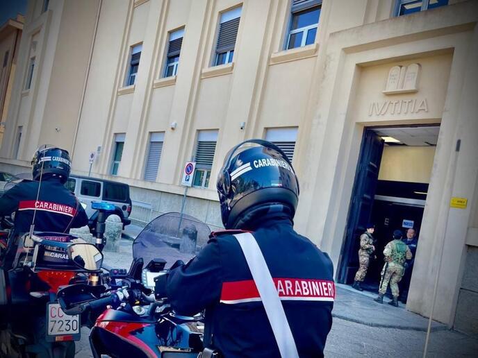 - RIPRODUZIONE RISERVATA