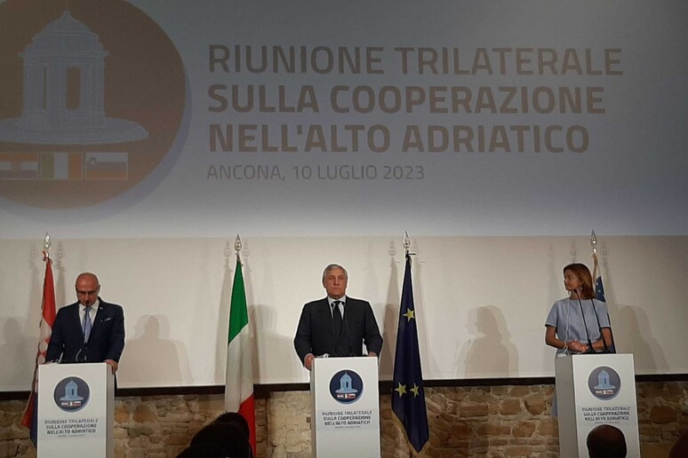 - RIPRODUZIONE RISERVATA