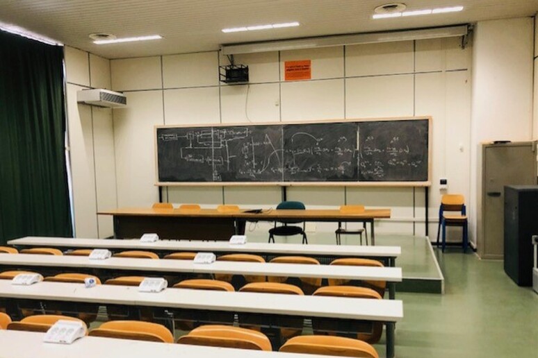 - RIPRODUZIONE RISERVATA