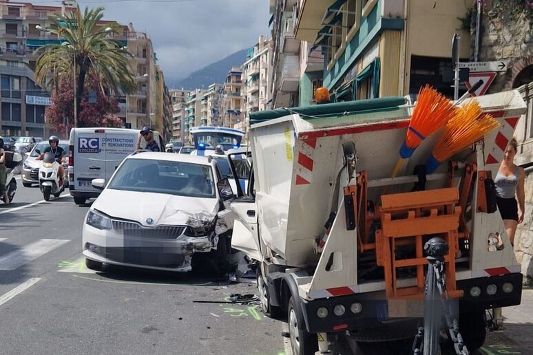 - RIPRODUZIONE RISERVATA