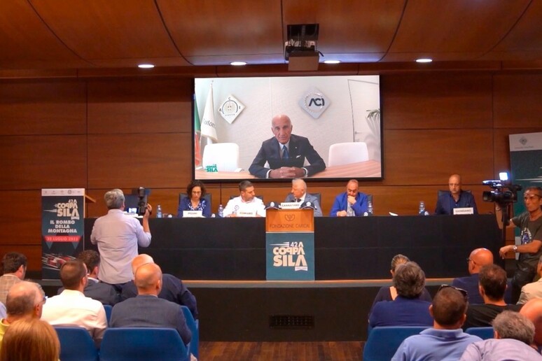 - RIPRODUZIONE RISERVATA