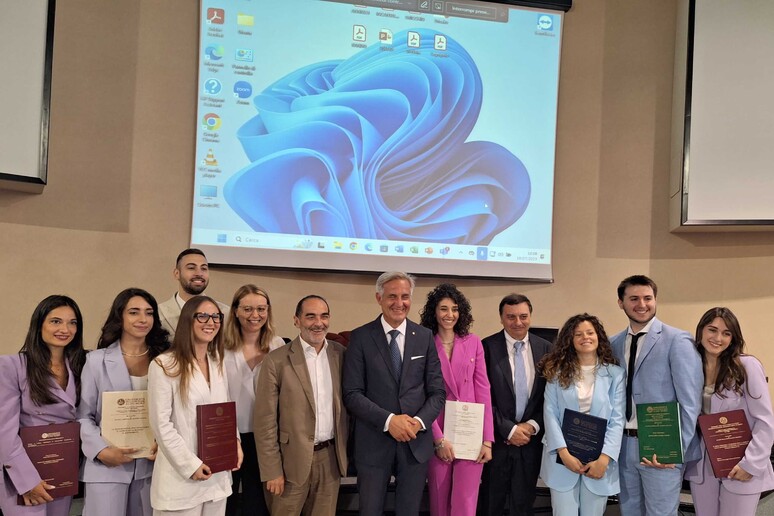 - RIPRODUZIONE RISERVATA