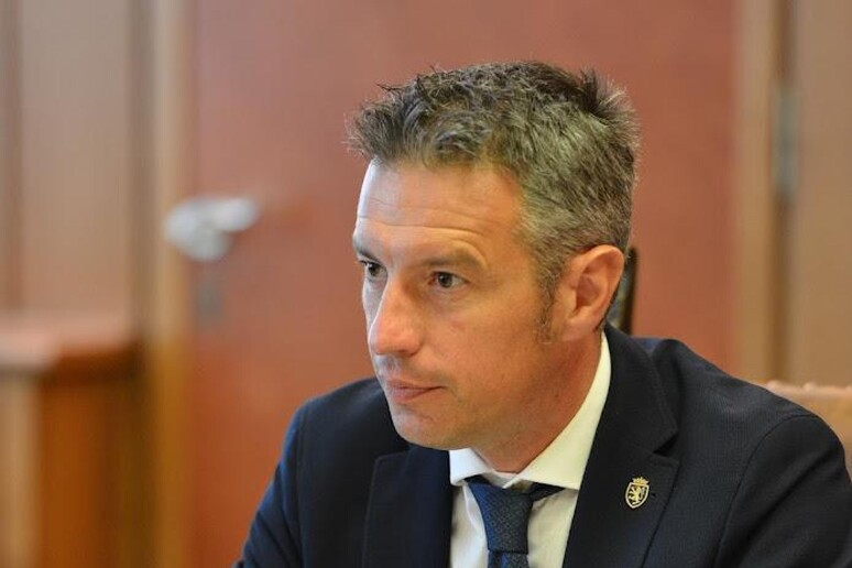 - RIPRODUZIONE RISERVATA