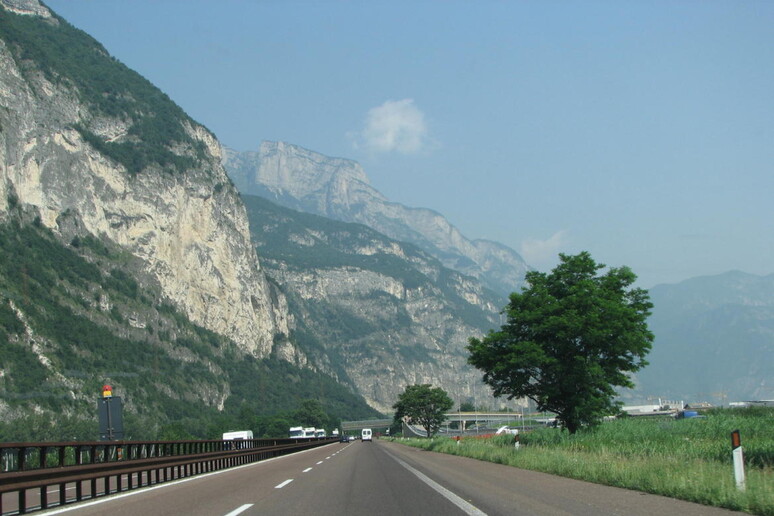 - RIPRODUZIONE RISERVATA