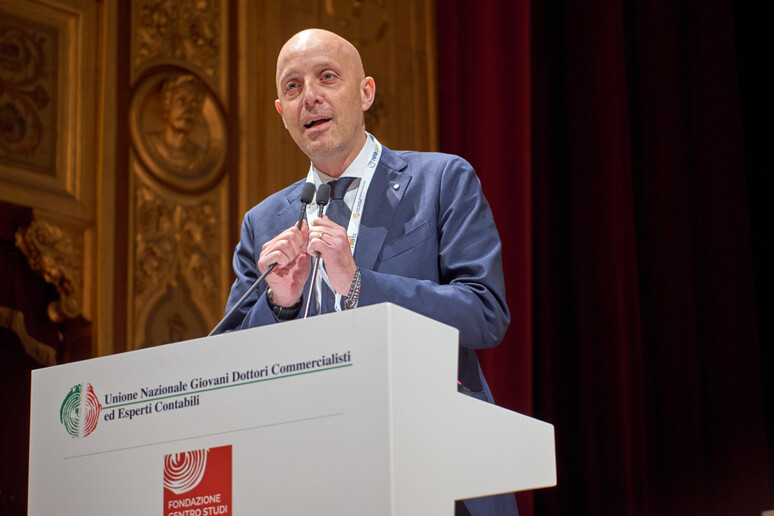 - RIPRODUZIONE RISERVATA