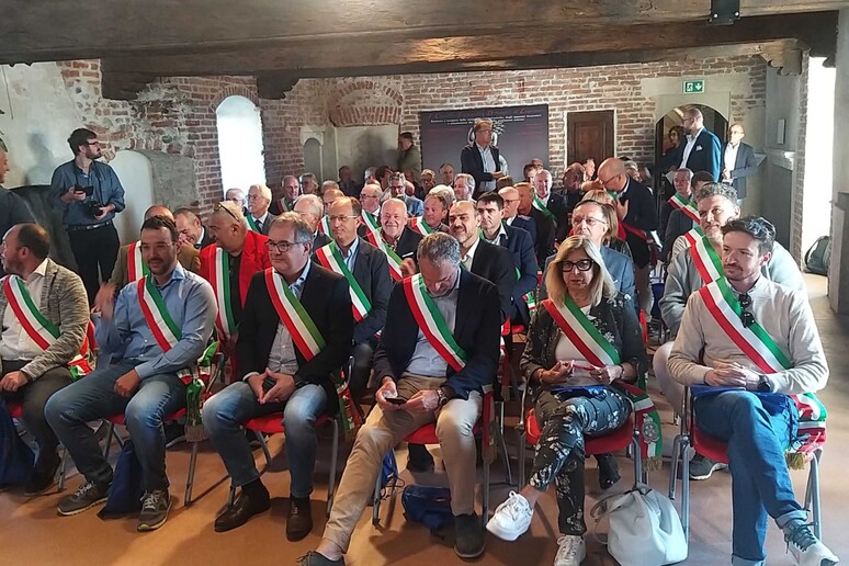 - RIPRODUZIONE RISERVATA