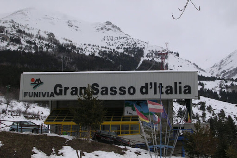 -     RIPRODUZIONE RISERVATA