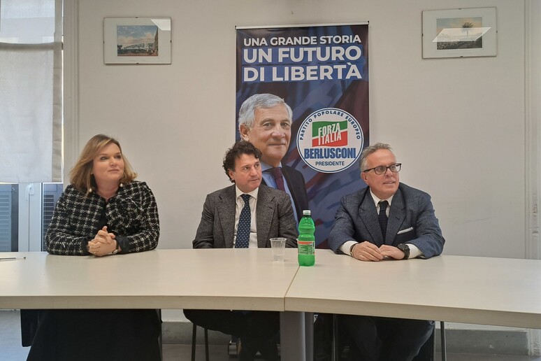 -     RIPRODUZIONE RISERVATA