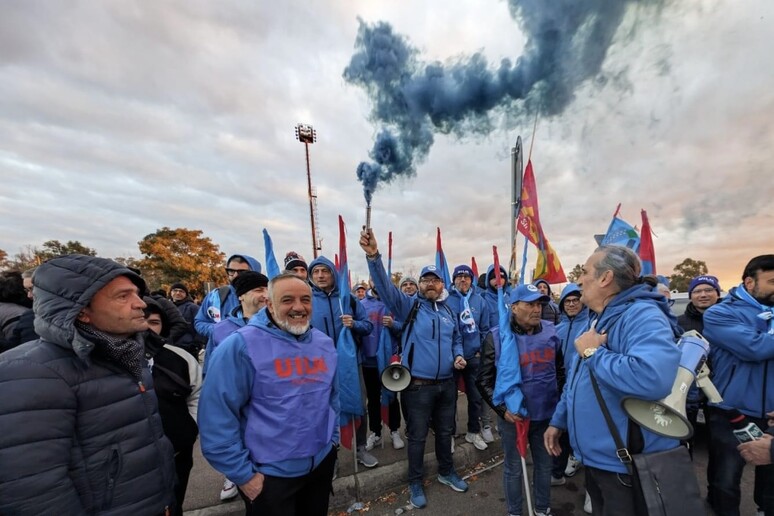 -     RIPRODUZIONE RISERVATA