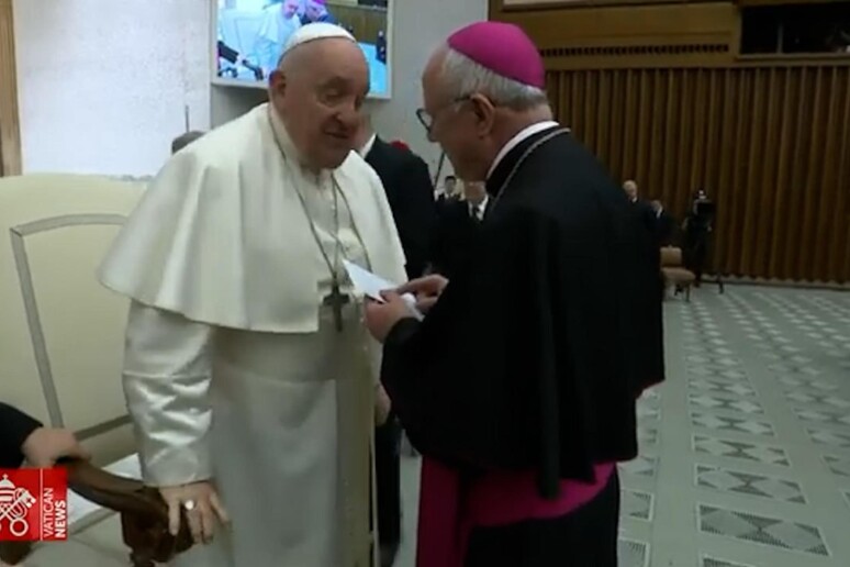 Papa Francesco e monsignor Giuseppe Baturi - RIPRODUZIONE RISERVATA