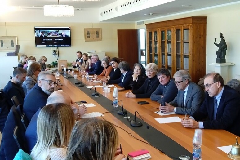 -     RIPRODUZIONE RISERVATA