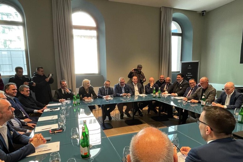 -     RIPRODUZIONE RISERVATA