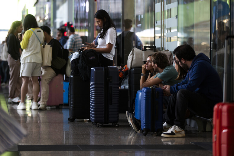 Guasto a Roma, cancellati oltre 100 treni - RIPRODUZIONE RISERVATA