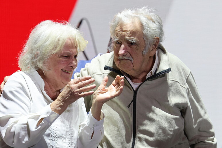 Lucia Topolansky con il marito,  'Pepe ' Mujica © ANSA/EPA