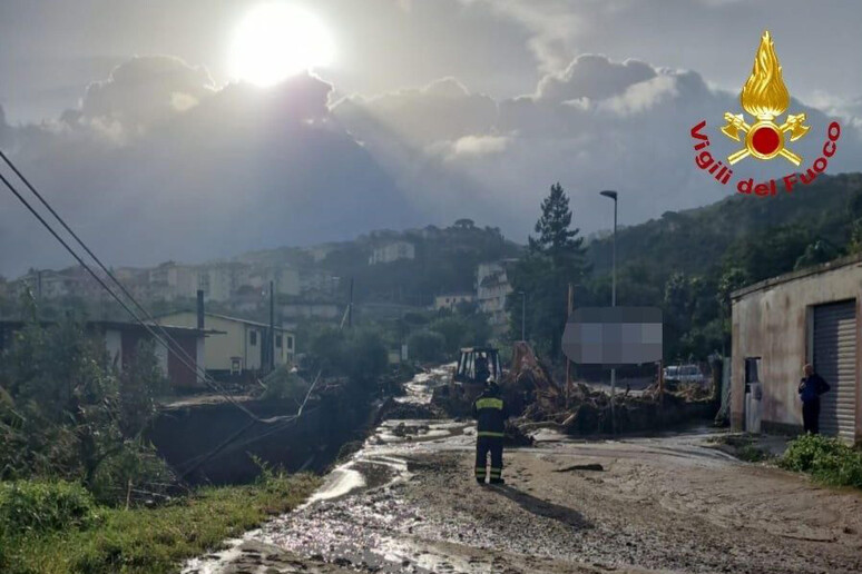 Maltempo nel catanzarese, esonda un torrente e isola paese - RIPRODUZIONE RISERVATA