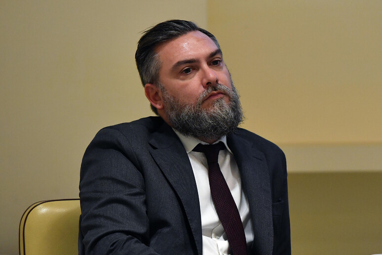 - RIPRODUZIONE RISERVATA