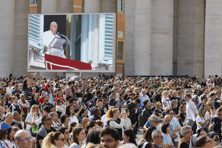 Il Papa durante l 'Angelus - RIPRODUZIONE RISERVATA