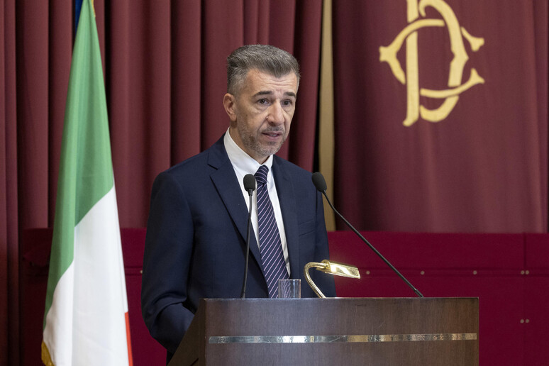 - RIPRODUZIONE RISERVATA