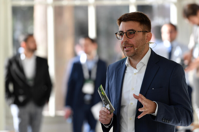 - RIPRODUZIONE RISERVATA