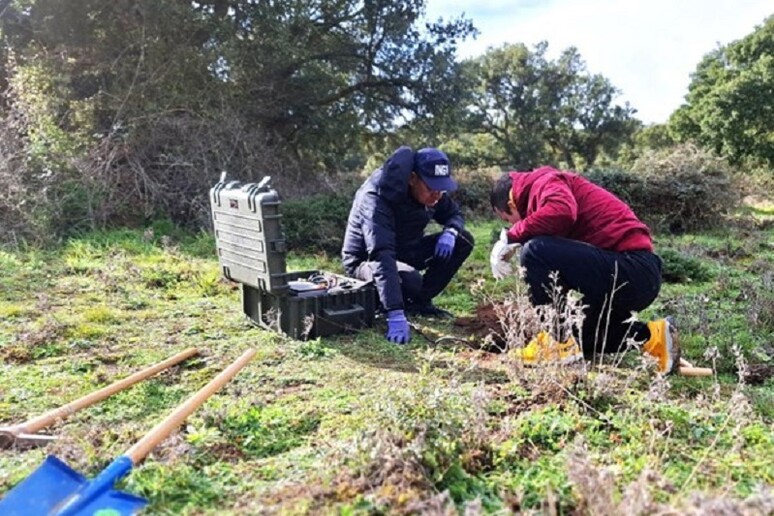 Ricercatori dell 'Ingv al lavoro nella zona di Sos Enattos (fonte: INGV) - RIPRODUZIONE RISERVATA