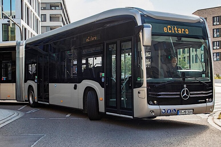 Daimler Truck mette a segno commessa per 350 bus elettrici - RIPRODUZIONE RISERVATA