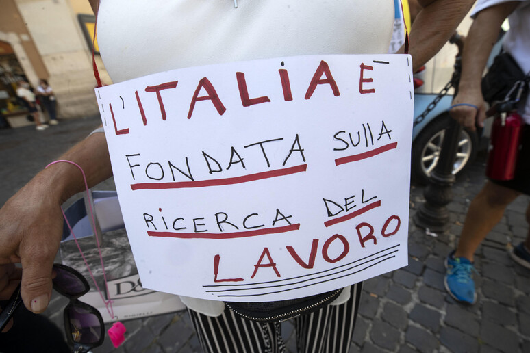 - RIPRODUZIONE RISERVATA