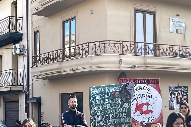 -     RIPRODUZIONE RISERVATA
