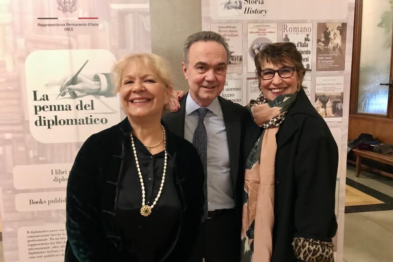 -     RIPRODUZIONE RISERVATA