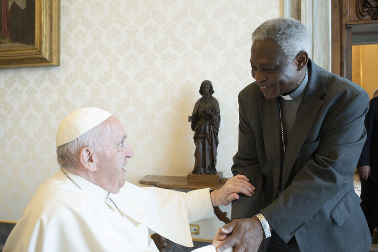 papa Francesco e il Cancelliere cardinale Peter Turkson - RIPRODUZIONE RISERVATA