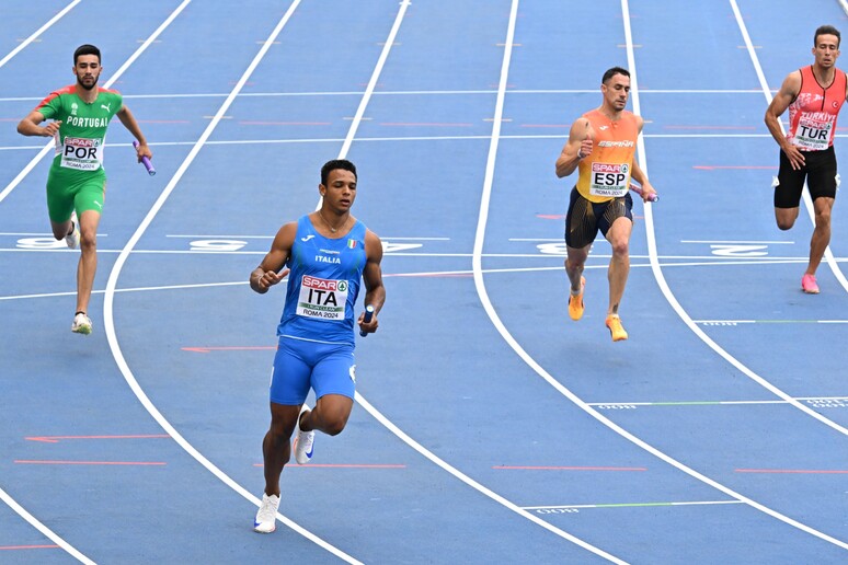 Lorenzo Simonelli durante le qualificazioni della 4x100 - RIPRODUZIONE RISERVATA