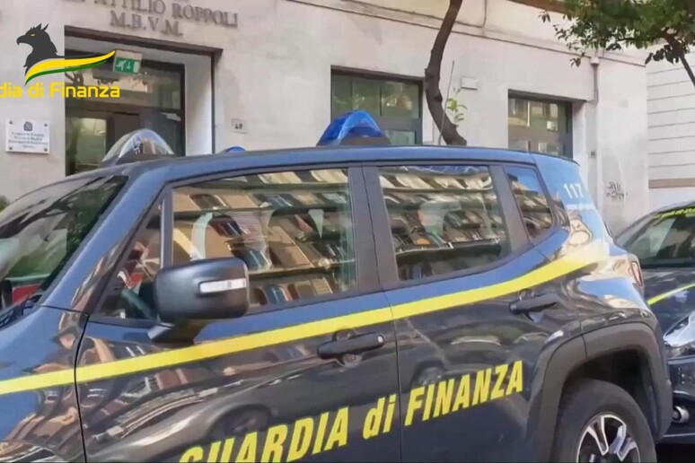 - RIPRODUZIONE RISERVATA
