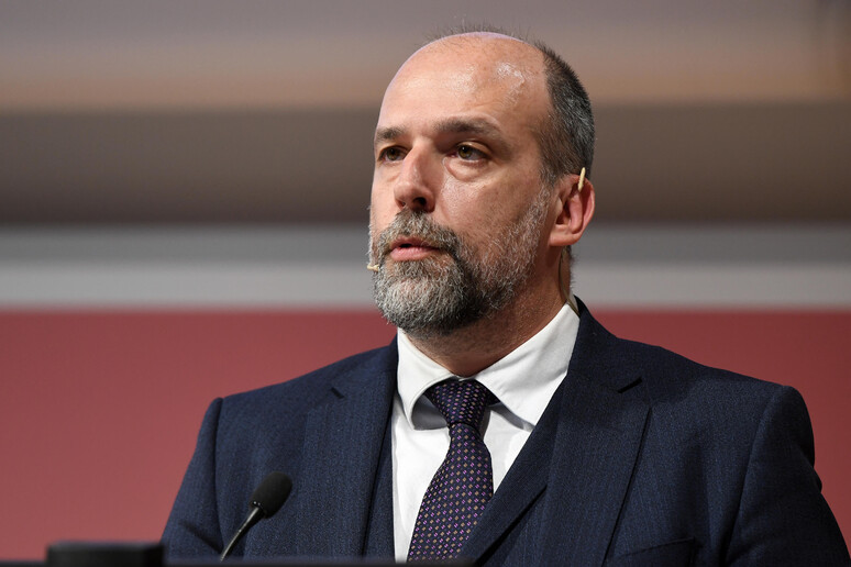 - RIPRODUZIONE RISERVATA