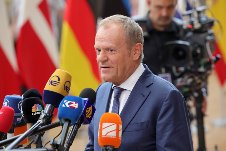 Tusk: "Meloni è leale, resta la massima autorità della destra al Parlamento" - RIPRODUZIONE RISERVATA