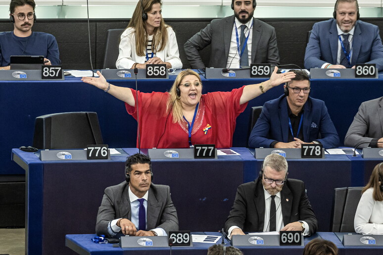 - RIPRODUZIONE RISERVATA