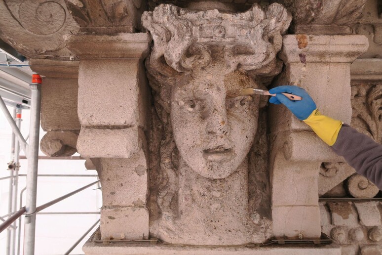 - RIPRODUZIONE RISERVATA