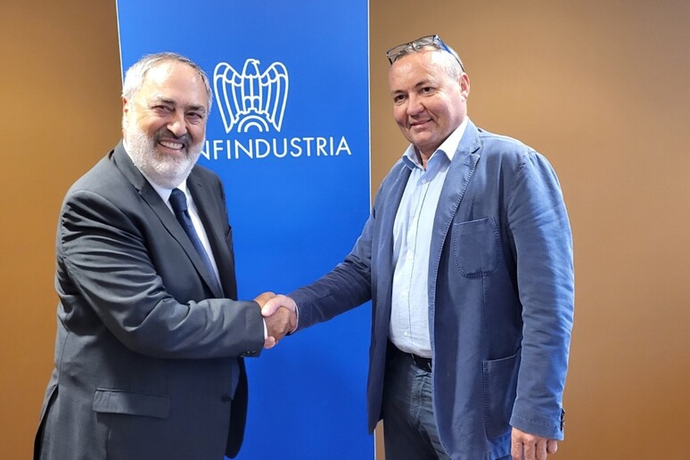 - RIPRODUZIONE RISERVATA