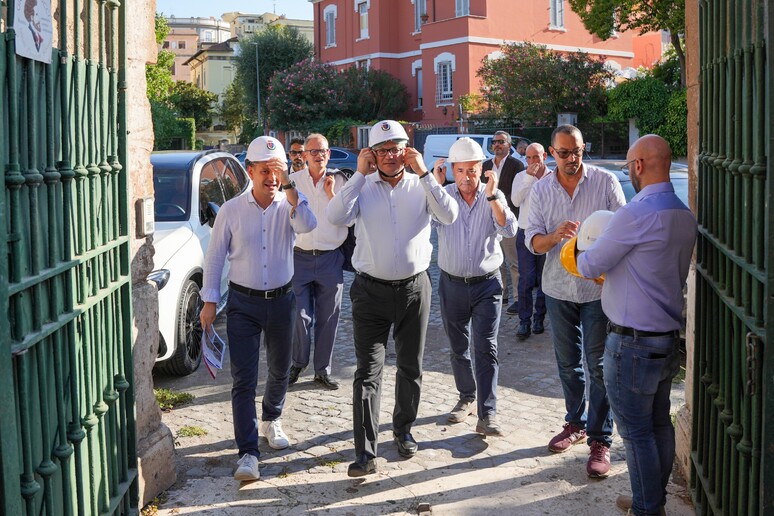 - RIPRODUZIONE RISERVATA