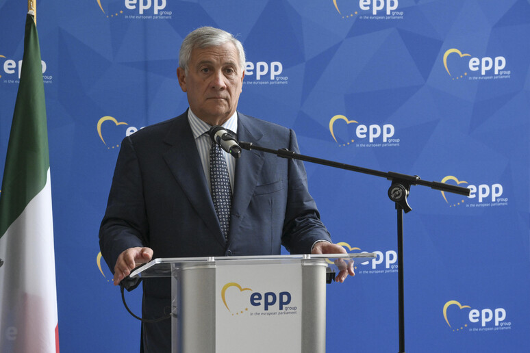 - RIPRODUZIONE RISERVATA