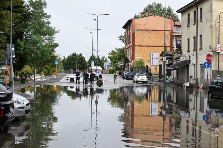 - RIPRODUZIONE RISERVATA
