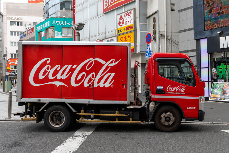 Coca-Cola delivery truck in Tokyo, Japan - RIPRODUZIONE RISERVATA