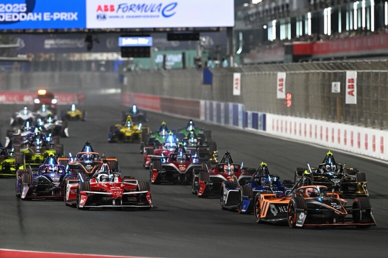 Formula E: a Jeddah Rowland allunga in classifica - RIPRODUZIONE RISERVATA