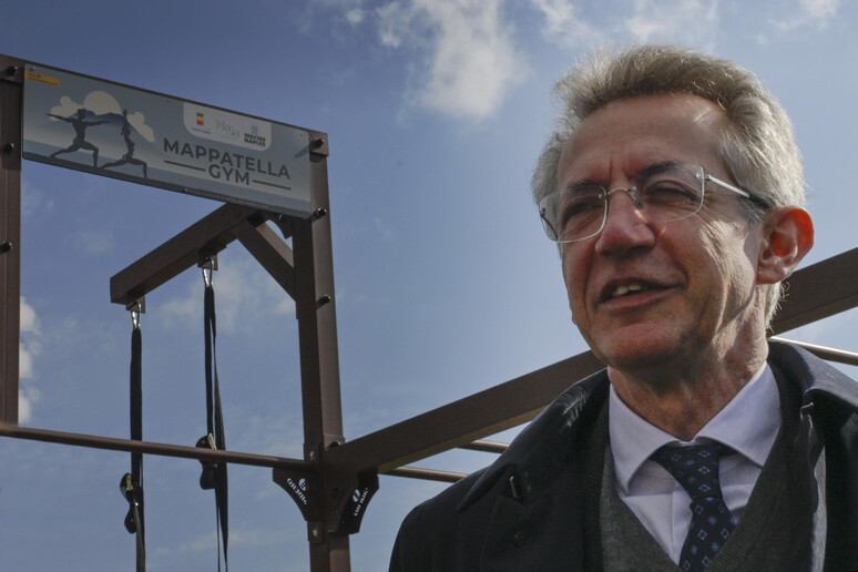 Una palestra pubblica sulla spiaggia della Rotonda Diaz a Napoli © ANSA/ANSA / CIRO FUSCO