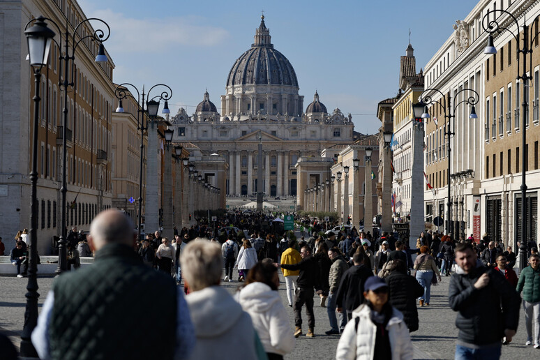 Piazza San Pietro - RIPRODUZIONE RISERVATA