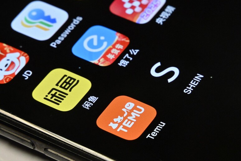 La Commissione europea valuta commissioni per l 'e-commerce cinese low cost © ANSA/AFP