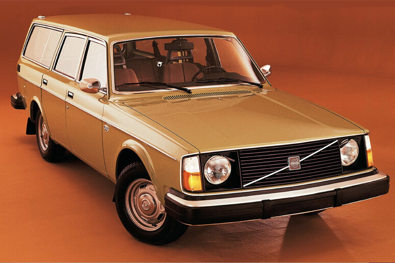 Riscoprire l 'icona Volvo 240: si può a Retromobile Paris - RIPRODUZIONE RISERVATA