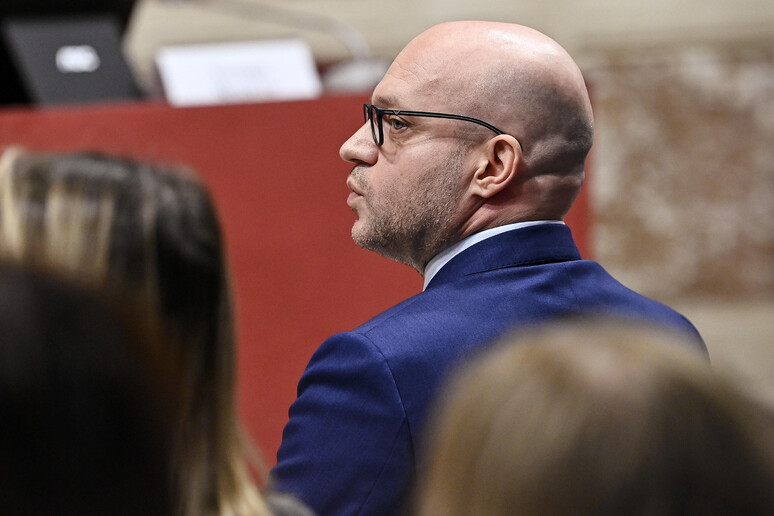 - RIPRODUZIONE RISERVATA