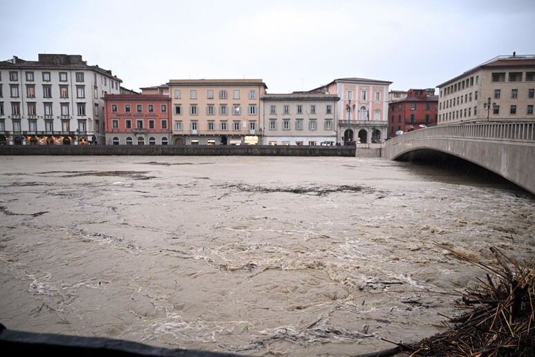 L 'Arno a Pisa - RIPRODUZIONE RISERVATA